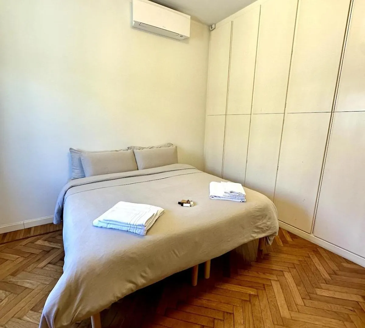 Refined Apartment 19 Rome