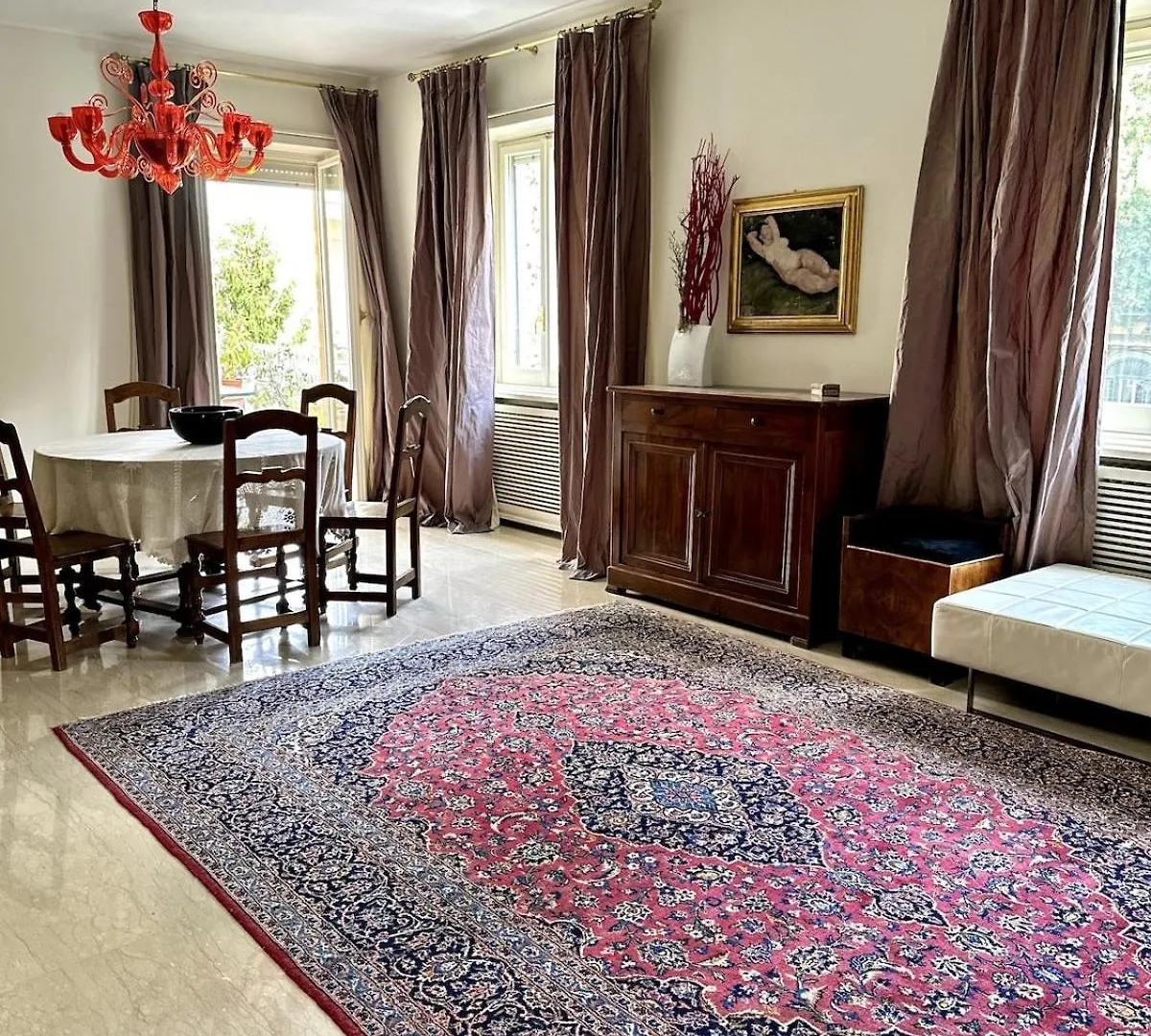Refined Apartment 19 Roma