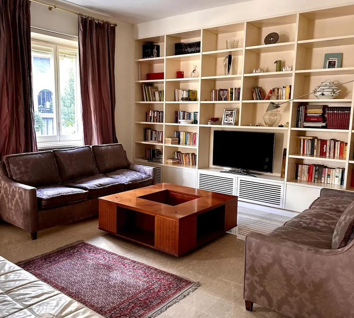 Refined Apartment 19 Roma